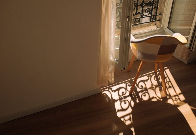 Quick Ideas to Brighten a Dark Room and Boost Your Space